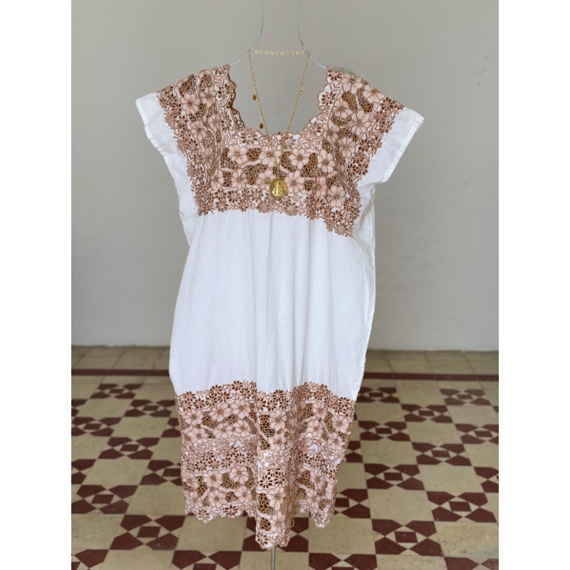 Hipil bordado de renacimiento color café